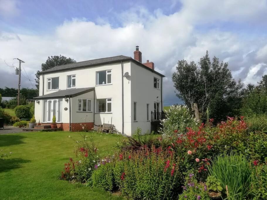 Country Home With Gardens Newtown  Exterior foto