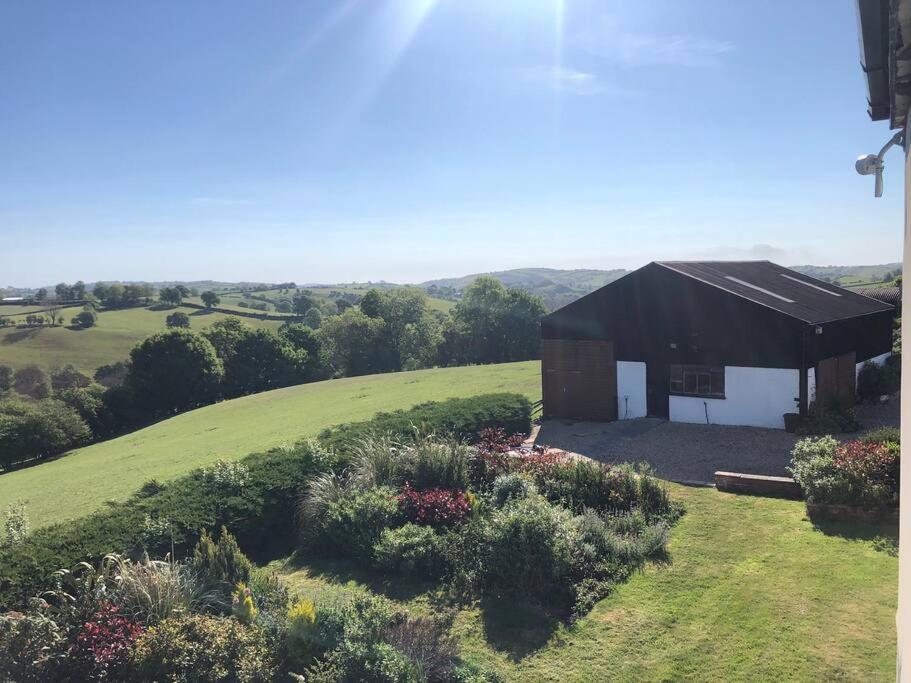 Country Home With Gardens Newtown  Exterior foto