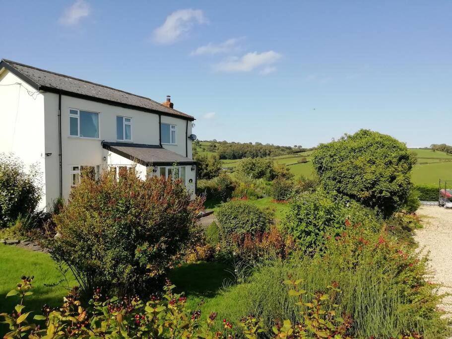 Country Home With Gardens Newtown  Exterior foto